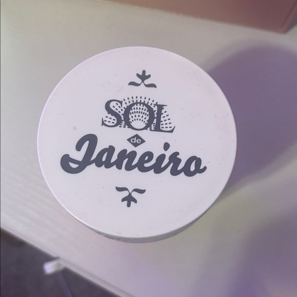 Sol de Janeiro body cream - Picture 2 of 6